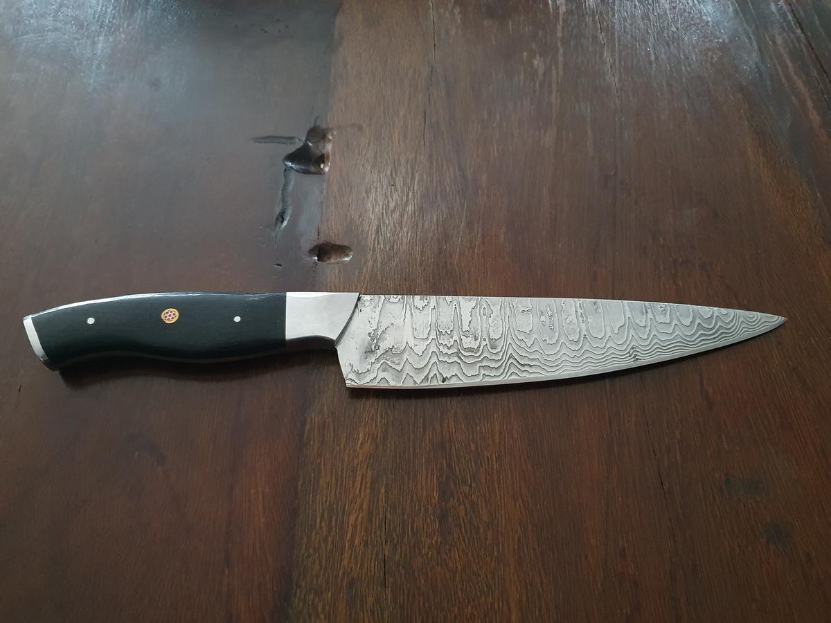 Damast-Kochmesser, Micarta-Griff schwarz, Klinge Damaszener Stahl, rund 150 Lagen, charakteristische, rustikale Schmiedeoberfl&auml;che, Gesamtl&auml;nge 310 mm, Klingenl&auml;nge 185 mm, Klingenst&auml;rke 3mm?d=2026-02-27 00:59:43
