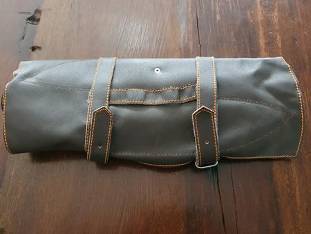 Kochset mit 5 Damast-Messer und brauner Lederrolle, Klinge Damaszener Stahl, rund 150 Lagen, charakteristische, rustikale Schmiedeoberfl�che, Griff Holz braun, Gesamtl�ngen 330 | 300 | 290 | 250 | 190 mm, Klingenl�ngen 200 | 180 | 160 | 130 | 90 mm, Kling