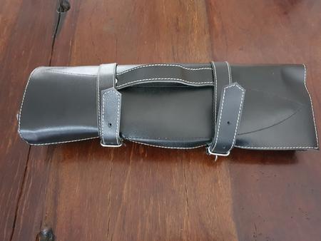 Kochset mit 5 Damast-Messer und schwarzer Lederrolle, Klinge Damaszener Stahl, rund 150 Lagen, charakteristische, rustikale Schmiedeoberfl�che, Griff Holz braun, Gesamtl�ngen 330 | 300 | 290 | 250 | 190 mm, Klingenl�ngen 200 | 180 | 160 | 130 | 90 mm, Kli