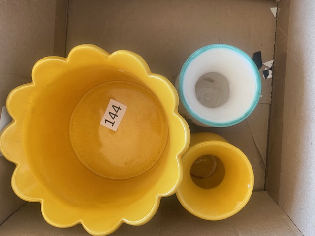 Gelbe Gmundner Keramik Vase und &Uuml;bertopf?d=2026-02-28 02:31:22