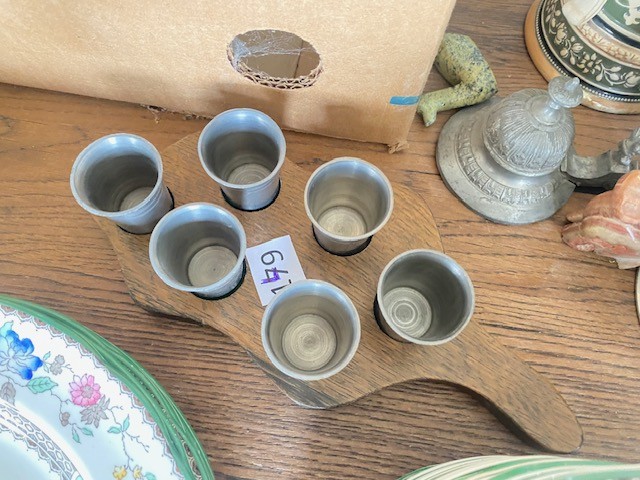 6 Zinbecher auf Holzbrett?d=2026-02-28 02:31:21