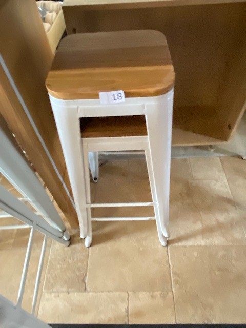 2 Barhocker Metal mit Holzsitz?d=2026-02-28 01:06:48