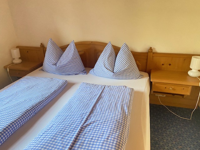 Vogelauer Doppelbett mit Nachtk&auml;stchen, 180x200?d=2026-02-28 01:06:36