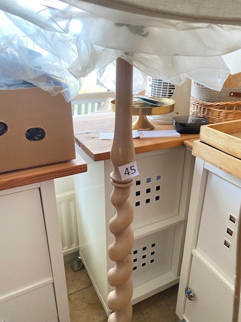 Gedrechselte Lampen 150  und Gro&szlig;e Lampenschirme ca 45-55 Durchmesser h&ouml;henverstellbar