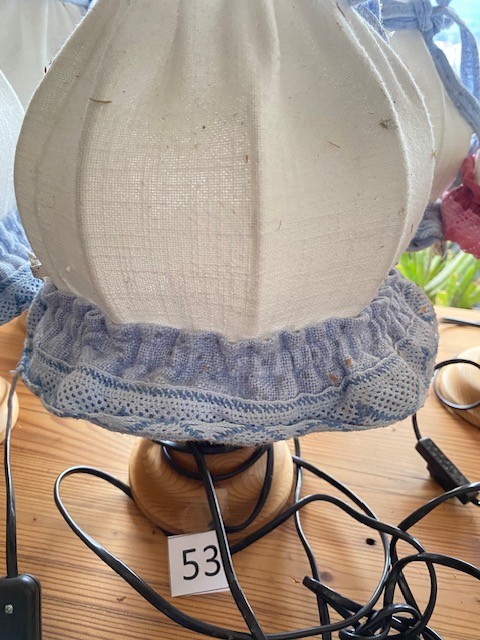 2 Gedrechselte Lampen Nachttisch mit Stoffschrim?d=2026-02-28 01:06:38