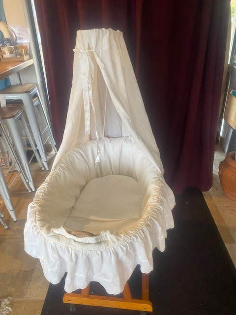 Weiden Stubenwagen mit kl. Matratze Baldachin wei&szlig;?d=2026-02-28 02:31:25