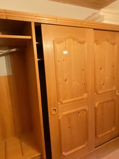 Vogelauer Kasten mit Schiebet&uuml;re plus Ablage f&uuml;r Koffer und Gadarobe 226/193 /63?d=2026-02-28 01:06:39