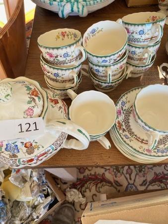 12 Kaffeetassen und Unterteller, 1 Milchkanne, 1 Kaffeekanne