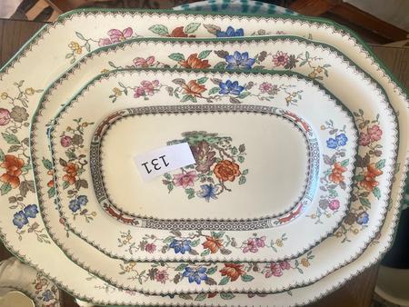 1 Kuchenplatte 31x24, 1 Platte 37x27 mit kl defekt an der Unterseite und Beilagenplatte 22x11cm