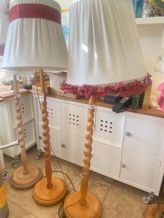 Gedrechselte Lampen 150  und Gro�e Lampenschirme 45-  55 Durchmesser h�henverstellbar