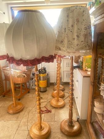 Gedrechselte Lampen 150  und Gro�e Lampenschirme 55 Durchmesser h�henverstellbar