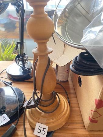 Gedrechselte Tischlampe ohne Lampenschirm 34