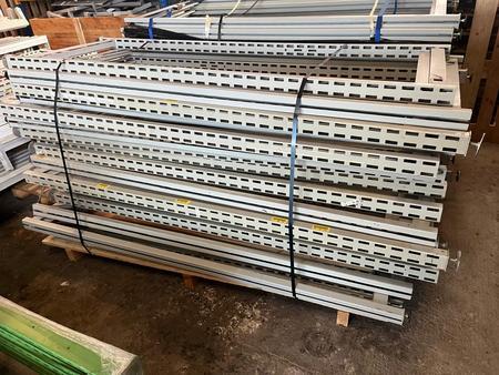 ca. 40 Laufmeter Regalanlage, Regalsteher 20 Mal 75x220cm, 40 Balken ca. 40 Laufmeter Regalanlage, Regalsteher 20 Mal 75x220cm, 40 Balken