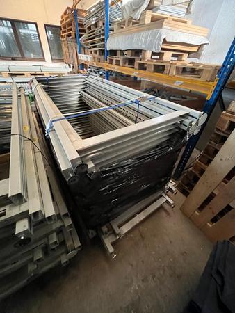 ca. 40 Laufmeter Regalanlage, Regalsteher 20 Mal 75x220cm, 40 Balken ca. 40 Laufmeter Regalanlage, Regalsteher 20 Mal 75x220cm, 40 Balken