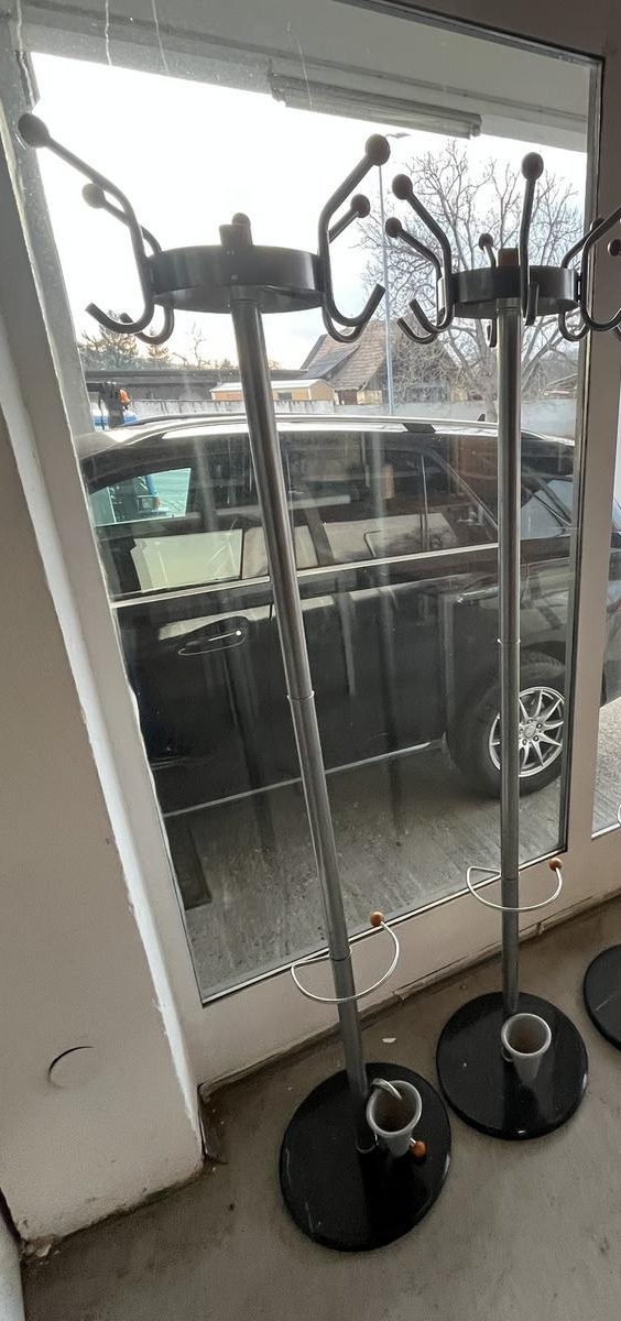 2 St&uuml;ck Garderobenst&auml;nder?d=2026-03-04 03:16:47