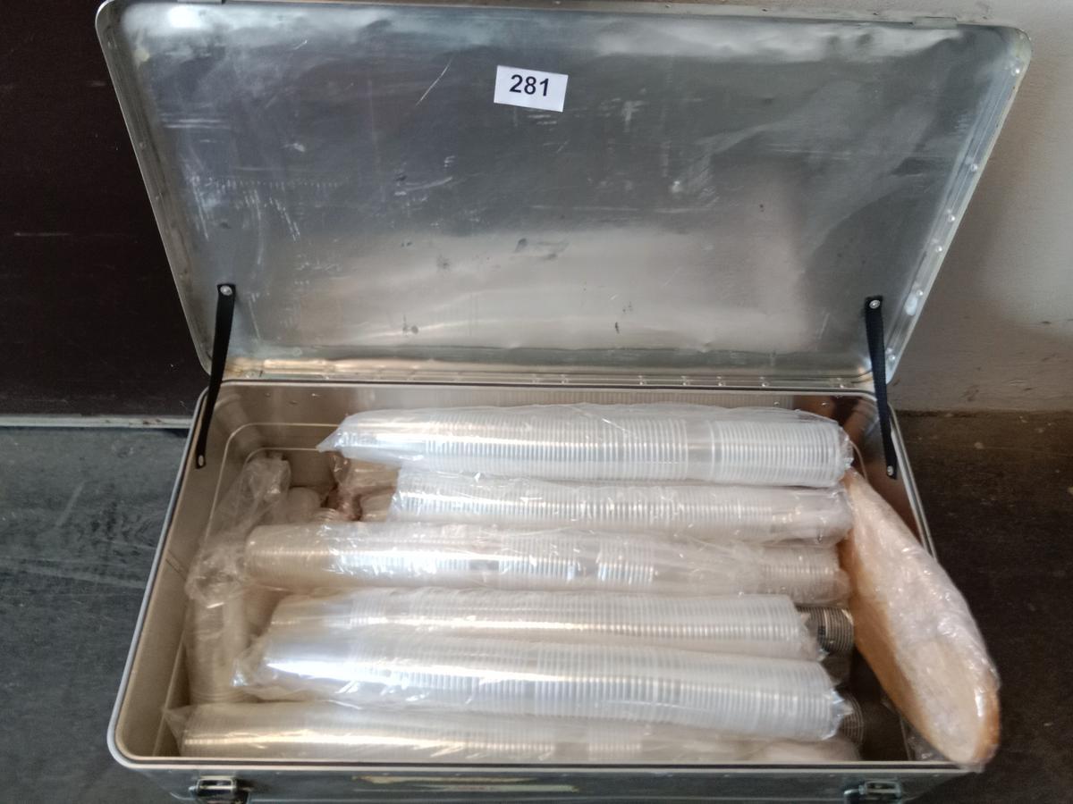 Gro&szlig;posten Plastikgl&auml;ser inkl. Transportbox Alu 90x45x40cm?d=2026-03-04 19:53:14