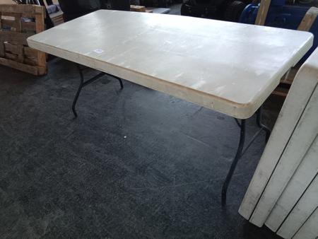 4 Stk. Plastik Bankett Tische, je 75x180x80cm