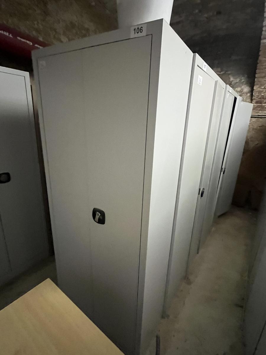 Metallschrank mit Doppelt&uuml;re, Breite 80cm, H&ouml;he 195cm, Tiefe 40cm?d=2026-03-09 22:30:35