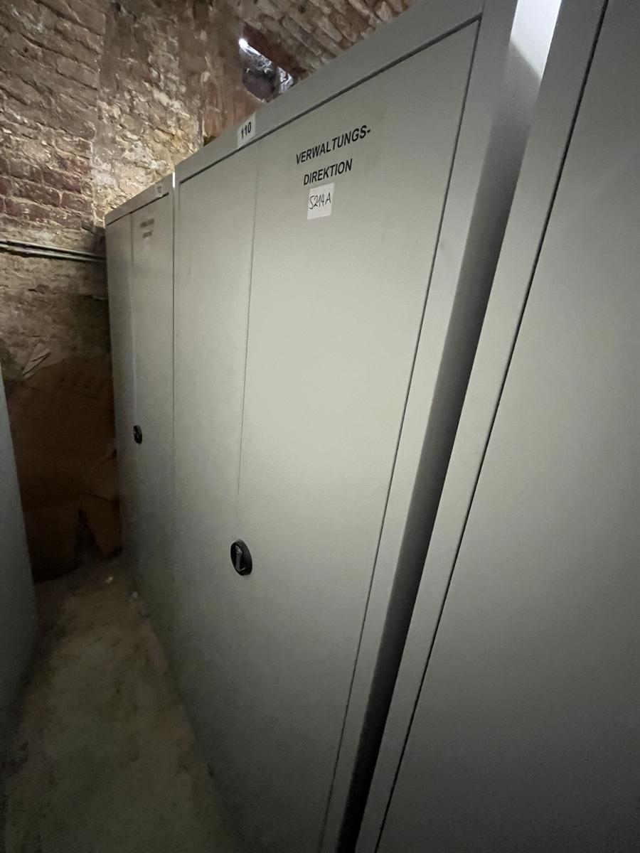Metallschrank mit Doppelt&uuml;re, Breite 80cm, H&ouml;he 195cm, Tiefe 40cm?d=2026-03-09 22:31:17