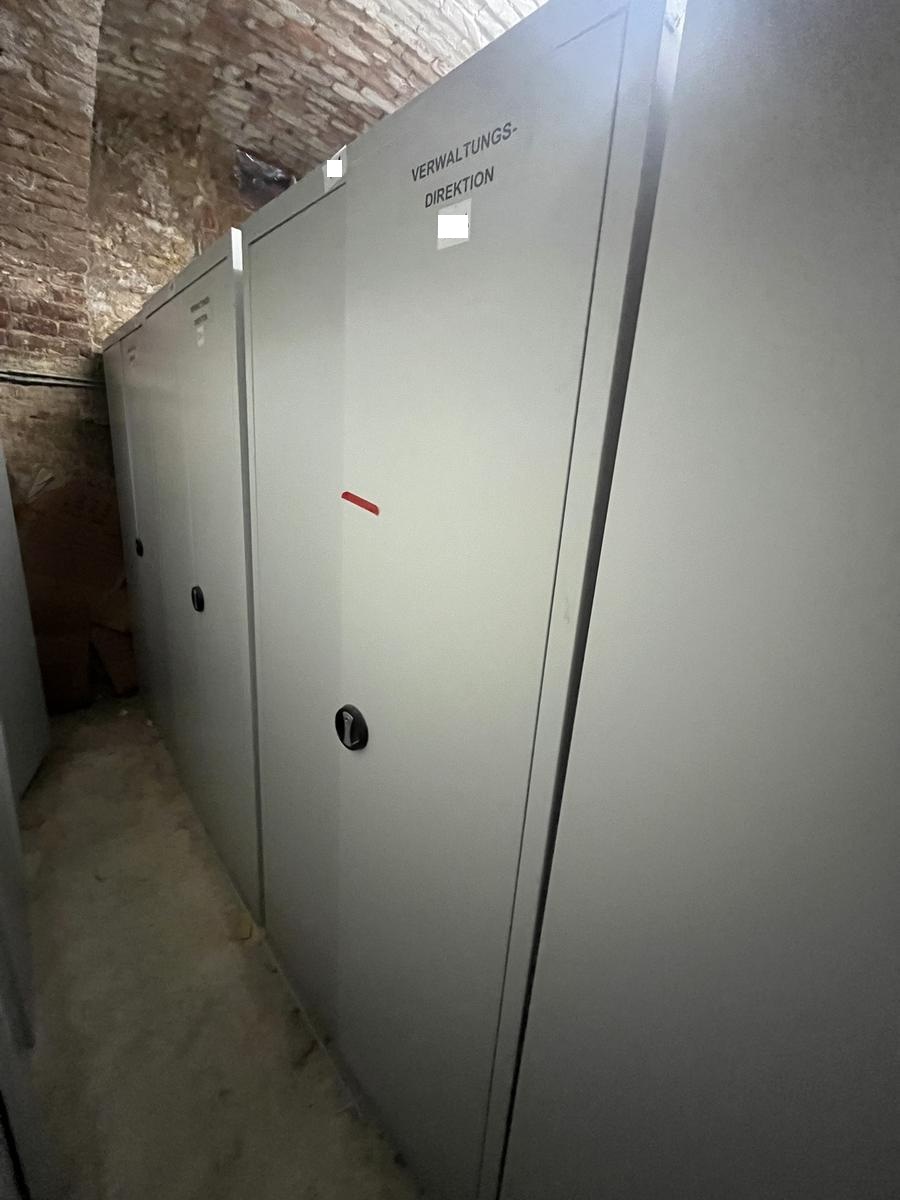 Metallschrank mit Doppelt&uuml;re, Breite 80cm, H&ouml;he 195cm, Tiefe 40cm?d=2026-03-09 22:30:36