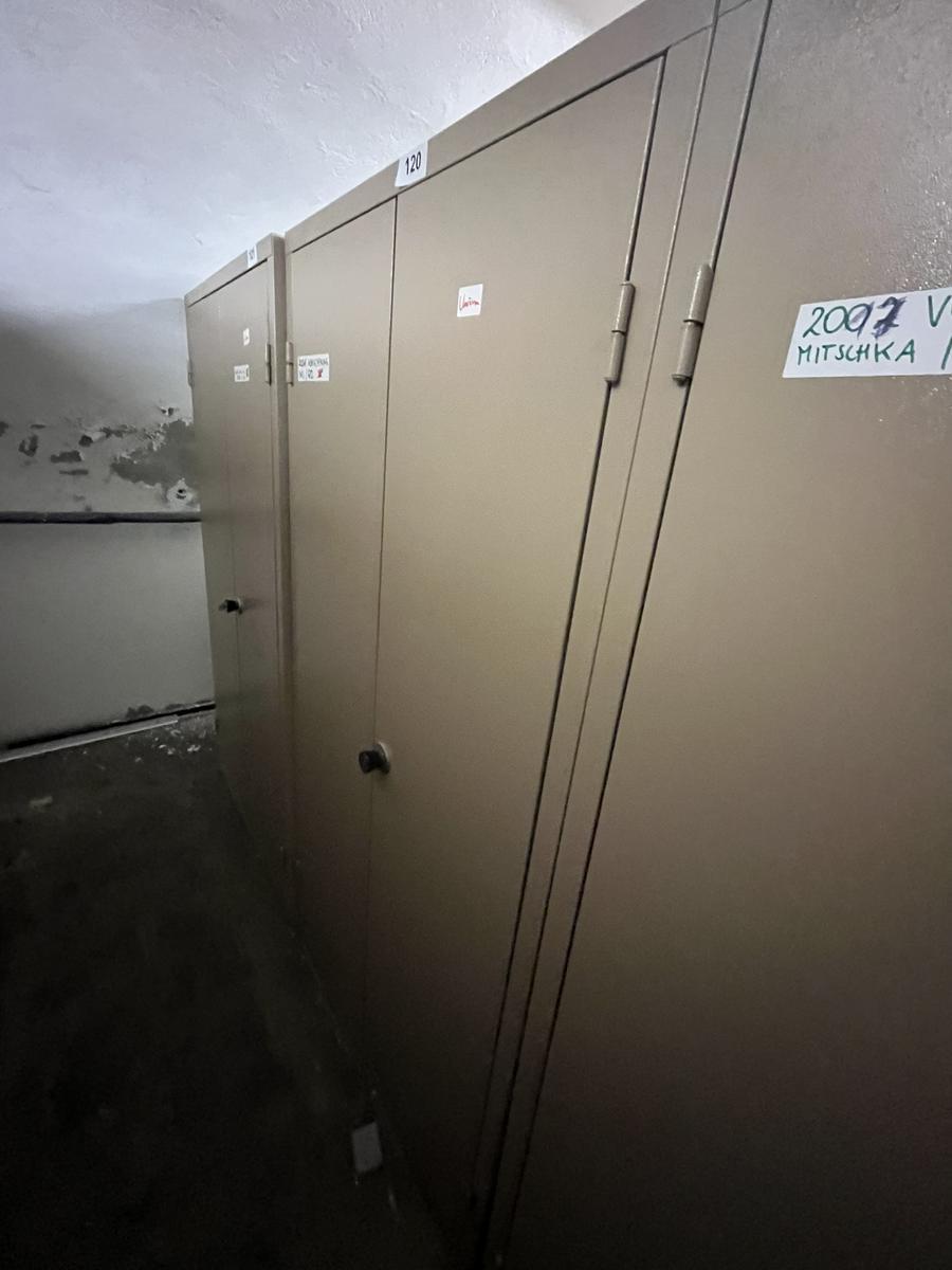 Metallschrank mit Doppelt&uuml;re, Breite 95cm, H&ouml;he 185cm, Tiefe 40cm?d=2026-03-09 22:31:22