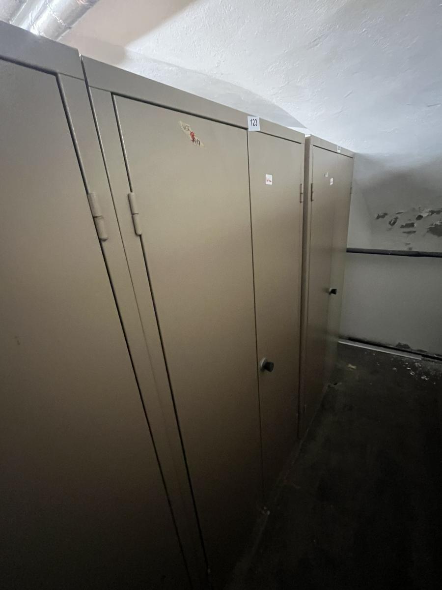 Metallschrank mit Doppelt&uuml;re, Breite 95cm, H&ouml;he 185cm, Tiefe 40cm?d=2026-03-09 22:32:16