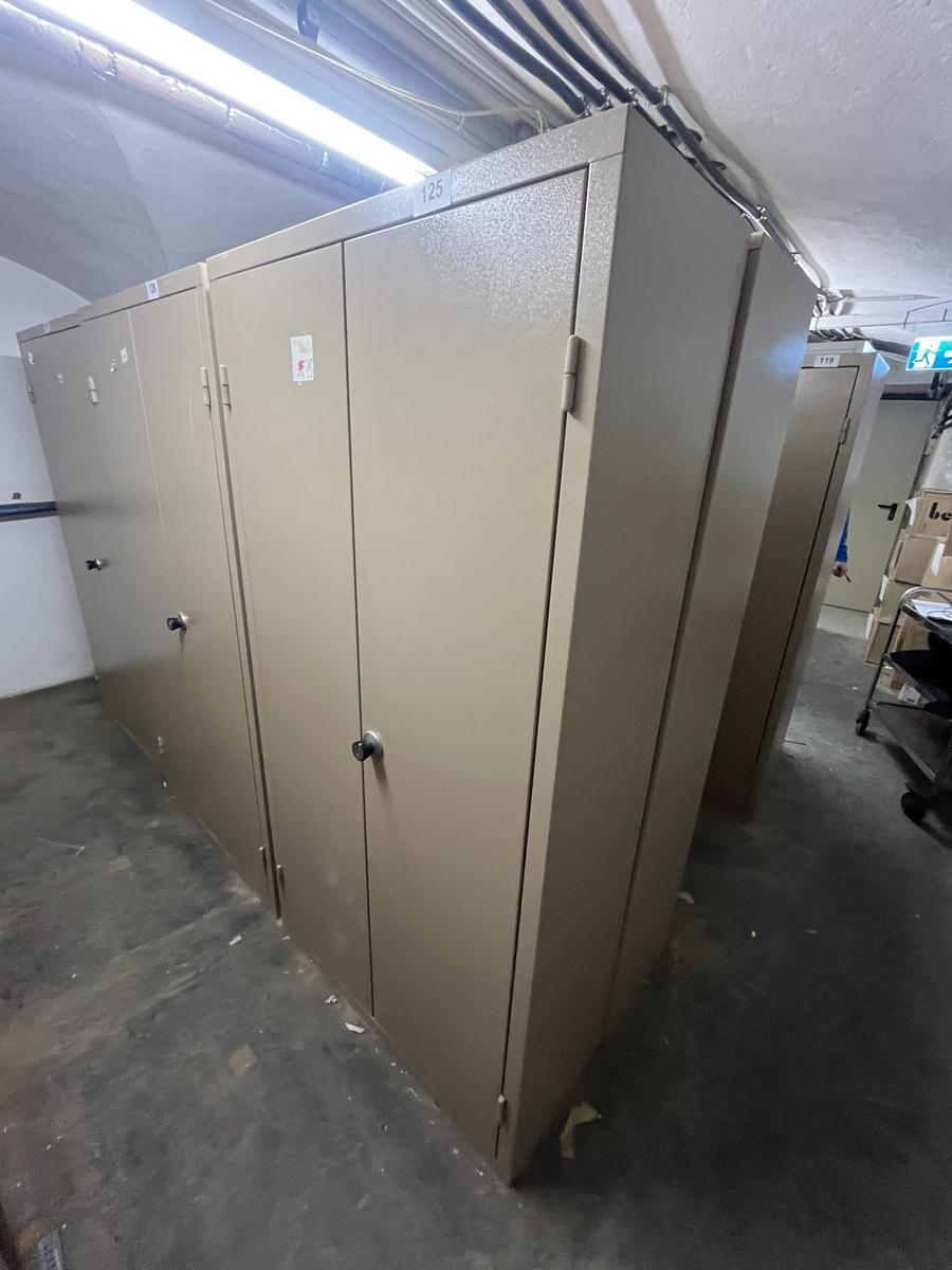 Metallschrank mit Doppelt&uuml;re, Breite 95cm, H&ouml;he 185cm, Tiefe 40cm?d=2026-03-09 22:32:20