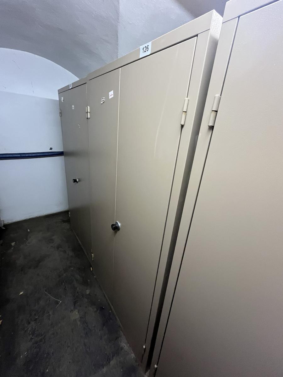 Metallschrank mit Doppelt&uuml;re, Breite 95cm, H&ouml;he 185cm, Tiefe 40cm?d=2026-03-09 22:30:34