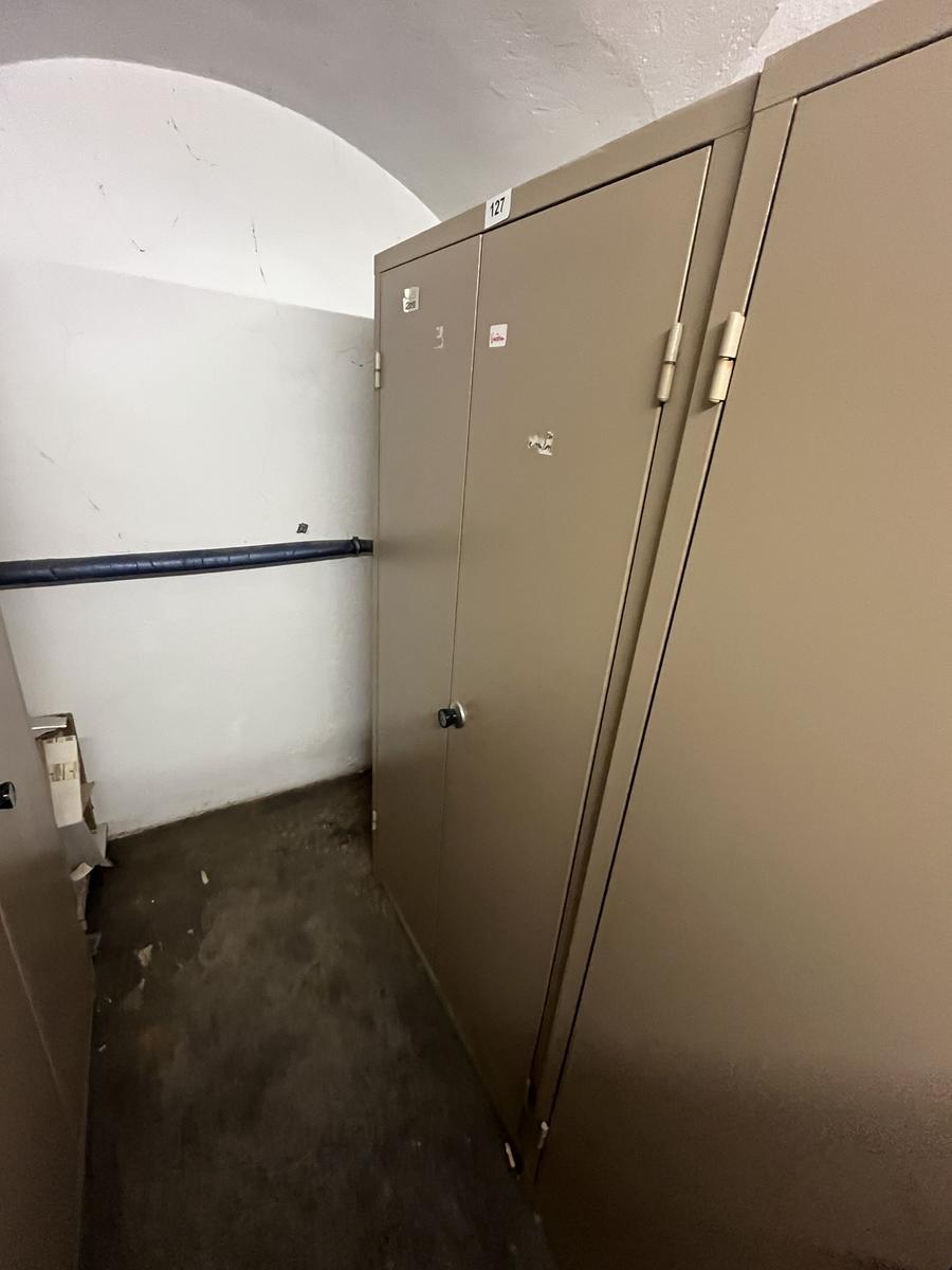 Metallschrank mit Doppelt&uuml;re, Breite 95cm, H&ouml;he 185cm, Tiefe 40cm