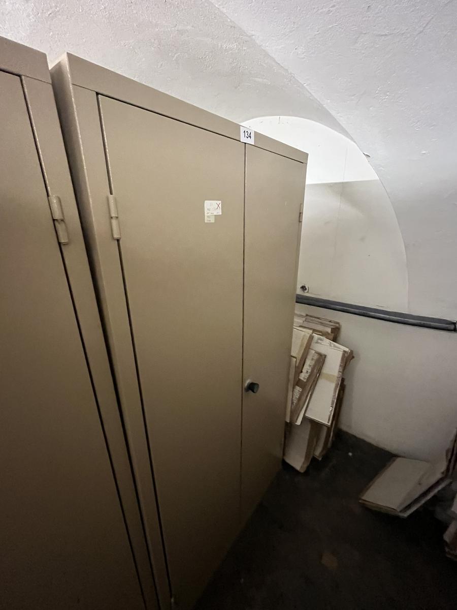 Metallschrank mit Doppelt&uuml;re, Breite 95cm, H&ouml;he 185cm, Tiefe 40cm?d=2026-03-09 22:30:47