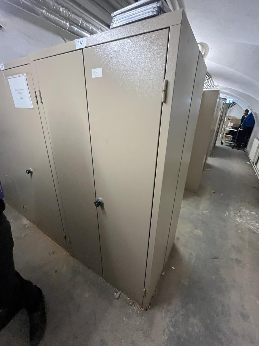 Metallschrank mit Doppelt&uuml;re, Breite 95cm, H&ouml;he 185cm, Tiefe 40cm?d=2026-03-09 22:32:17