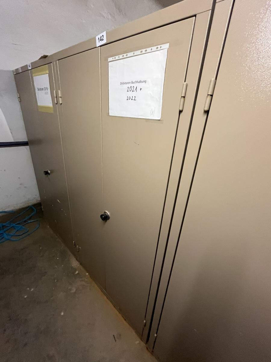 Metallschrank mit Doppelt&uuml;re, Breite 95cm, H&ouml;he 185cm, Tiefe 40cm?d=2026-03-09 22:31:44