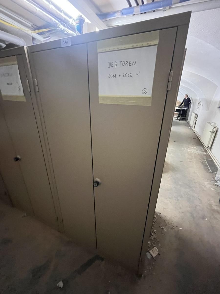 Metallschrank mit Doppelt&uuml;re, Breite 95cm, H&ouml;he 185cm, Tiefe 40cm?d=2026-03-09 22:30:38