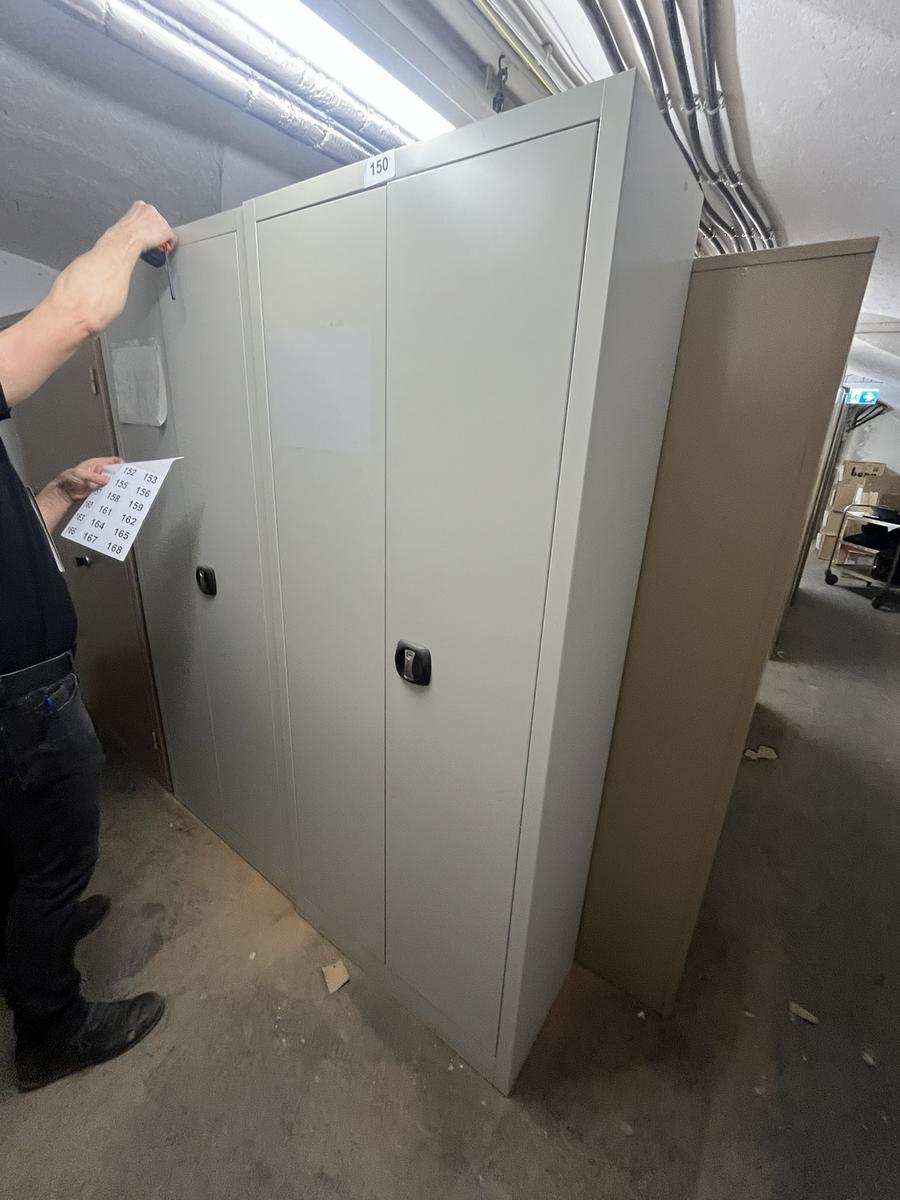 Metallschrank mit Doppelt&uuml;re, Breite 80cm, H&ouml;he 195cm, Tiefe 40cm?d=2026-03-09 22:30:33