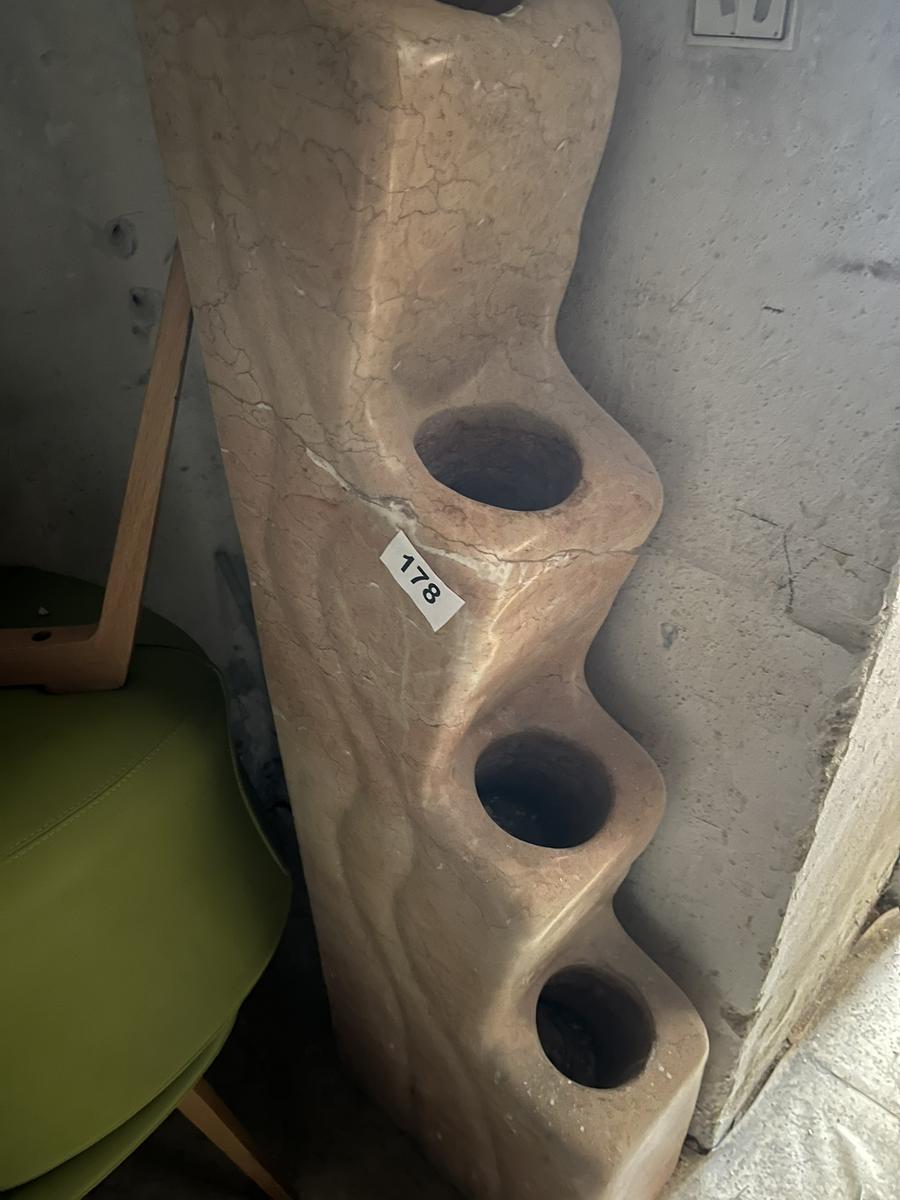 Blumenregal, Marmor, ca. 150kg, ca. 45x25x165cm?d=2026-03-09 22:30:32