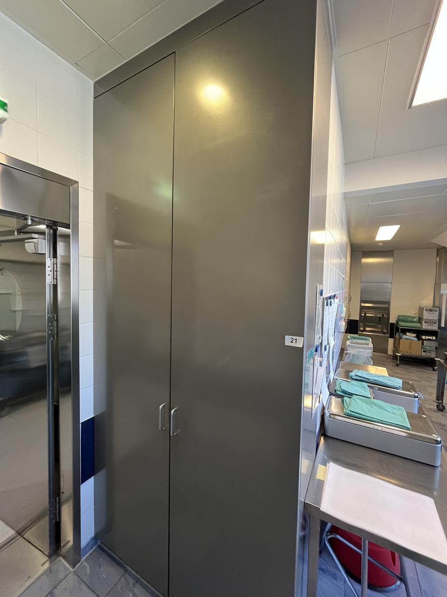 Edelstahl Schrank, 5 Fachebenen, 130x40x290cm