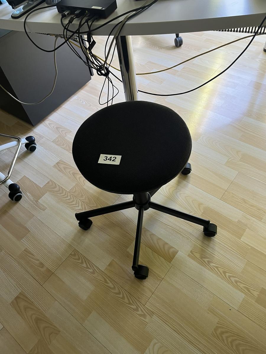 Hocker?d=2026-03-09 22:22:55