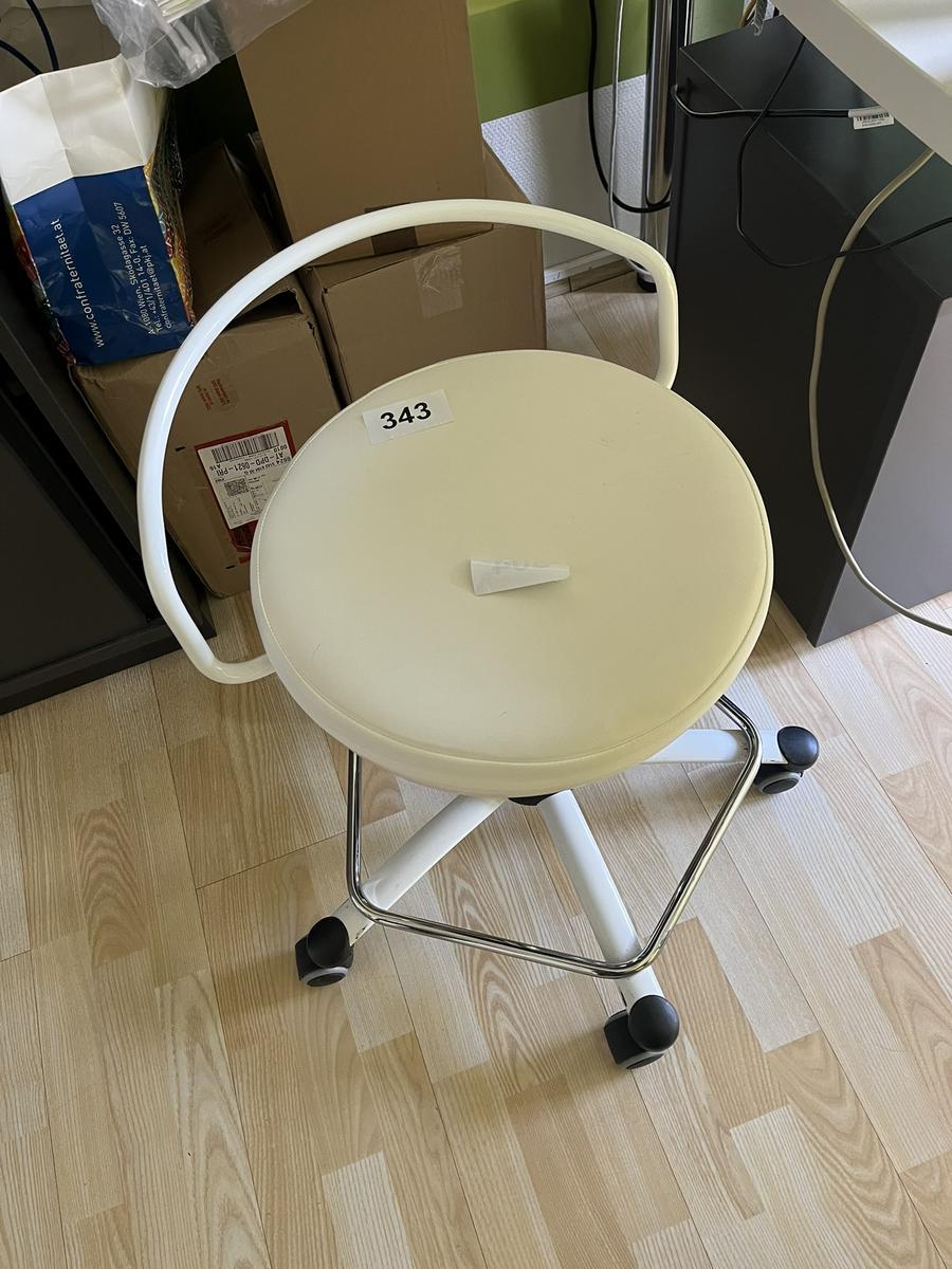 Hocker?d=2026-03-09 22:22:21