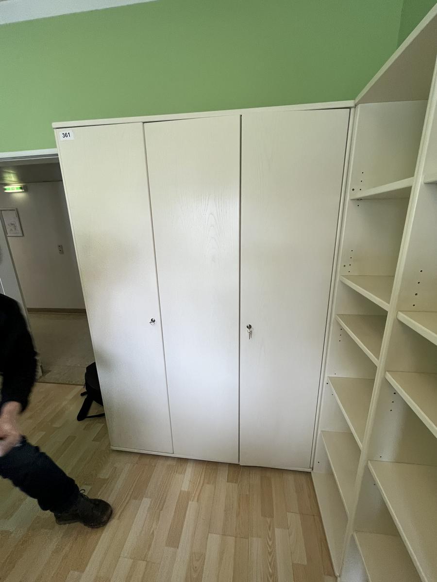 3 teiliger Aktenschrankverbau plus 3 offene Aktenregale 260/40/195 cm?d=2026-03-09 22:22:08