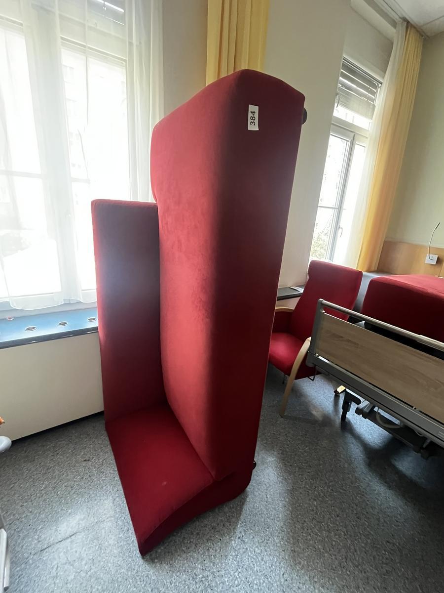 rotes Sitzsofa mit Hocker?d=2026-03-09 22:22:08