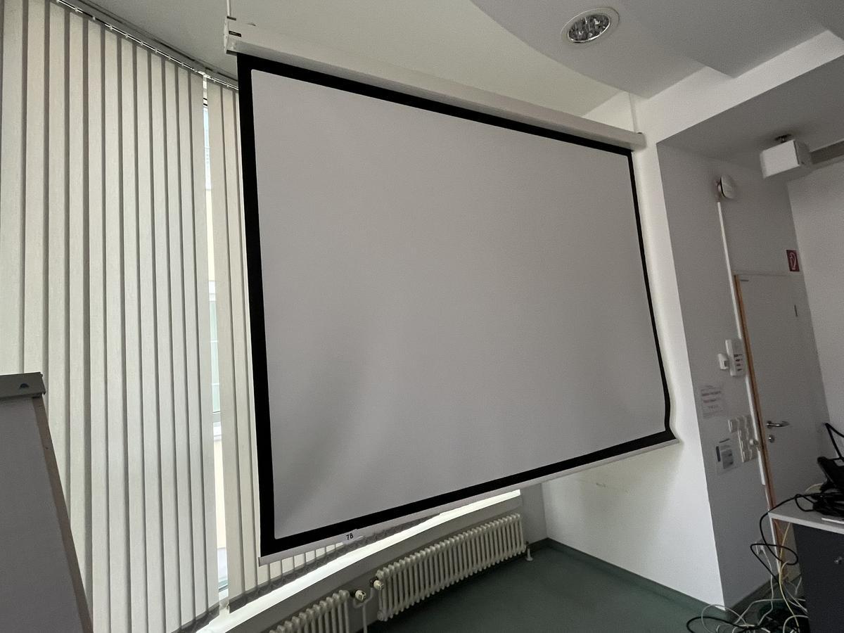 Leinwand, ca. 250x200cm, elektrisch?d=2026-03-09 22:31:49