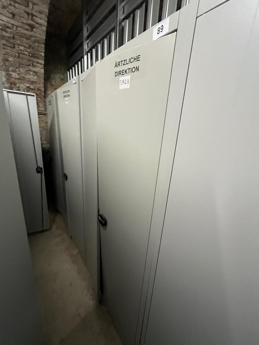 Metallschrank mit Doppelt&uuml;re, Breite 80cm, H&ouml;he 195cm, Tiefe 40cm?d=2026-03-09 22:31:16