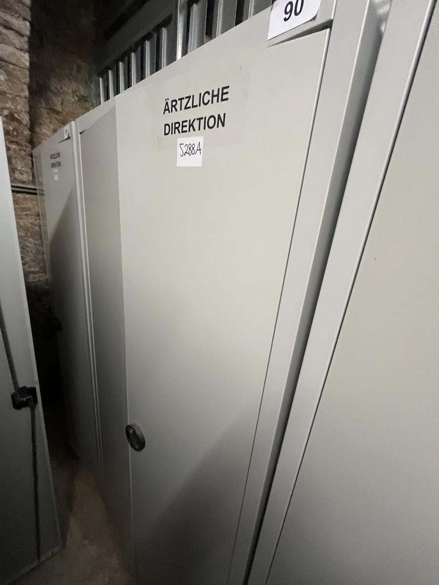 Metallschrank mit Doppelt&uuml;re, Breite 80cm, H&ouml;he 195cm, Tiefe 40cm?d=2026-03-09 22:30:36