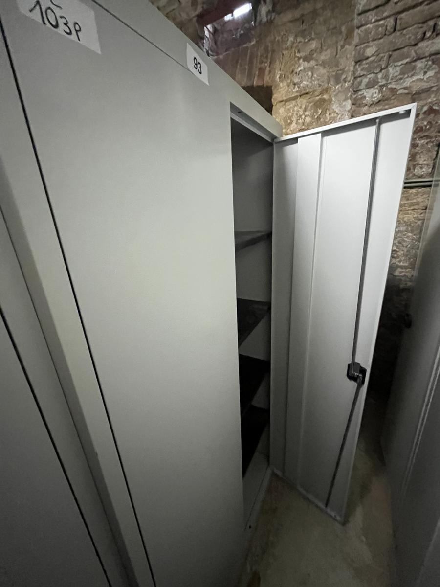 Metallschrank mit Doppelt&uuml;re, Breite 80cm, H&ouml;he 195cm, Tiefe 40cm?d=2026-03-09 22:31:43