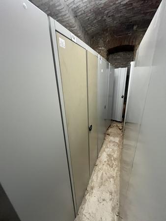 Metallschrank mit Doppelt�re, Breite 80cm, H�he 195cm, Tiefe 40cm