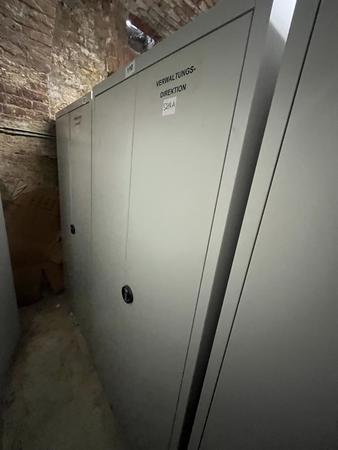 Metallschrank mit Doppelt�re, Breite 80cm, H�he 195cm, Tiefe 40cm