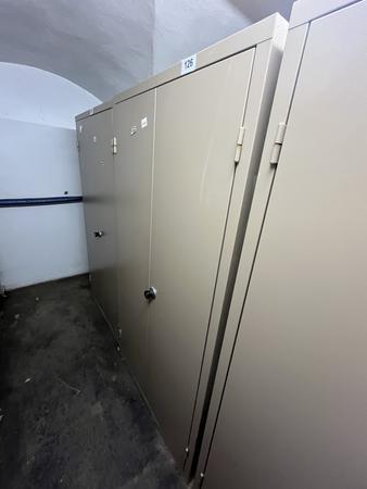 Metallschrank mit Doppelt�re, Breite 95cm, H�he 185cm, Tiefe 40cm