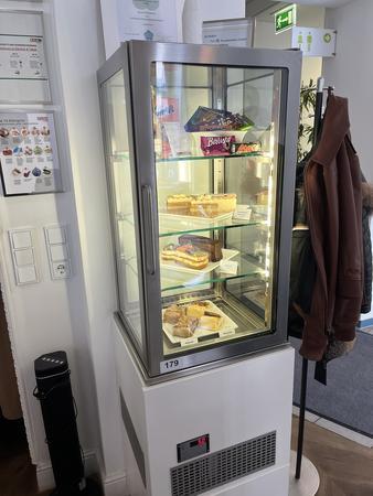 K�hlvitrine, mit T�r, ca. 50x50x180cm