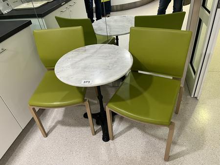 Besuchertisch ca. 60 cm Durchmesser mit 2 St�hlen