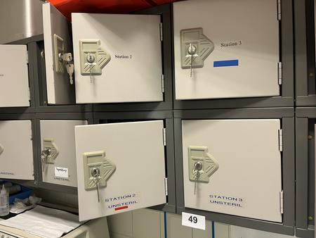 14teiliger versperrbarer H�ngeschrank, 210x30x60cm